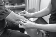 Using assistive devices can help ease pain. (Pic via: Stephanie Allen/Pexels)